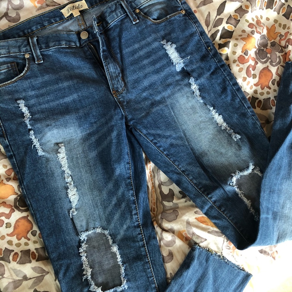 Ripped skinny jeans
